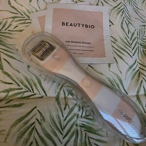BeautyBio GloPRO Microneedling Tool